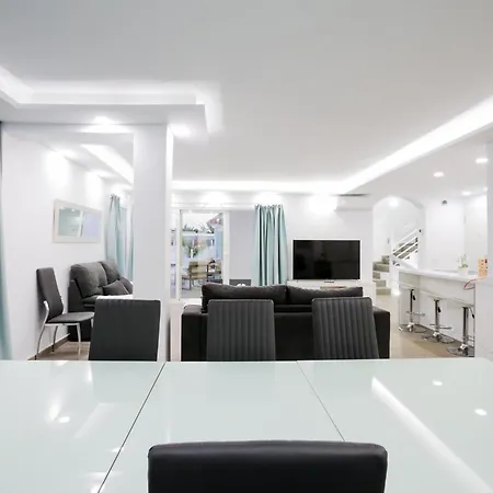 Elite: Your Private Haven Of Prestige Vakantiehuis *