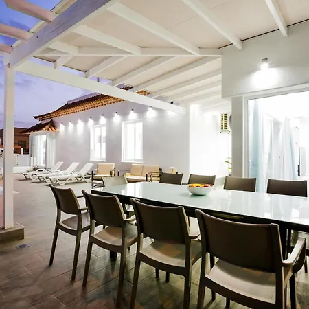 Elite: Your Private Haven Of Prestige Vakantiehuis