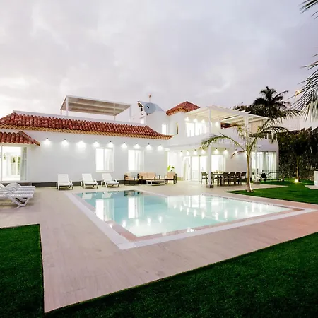 Elite: Your Private Haven Of Prestige Vakantiehuis *